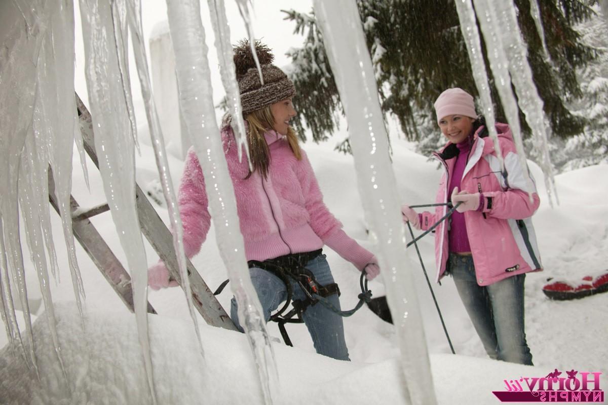 14P Teen lesbians playing with pussies during the wintertime