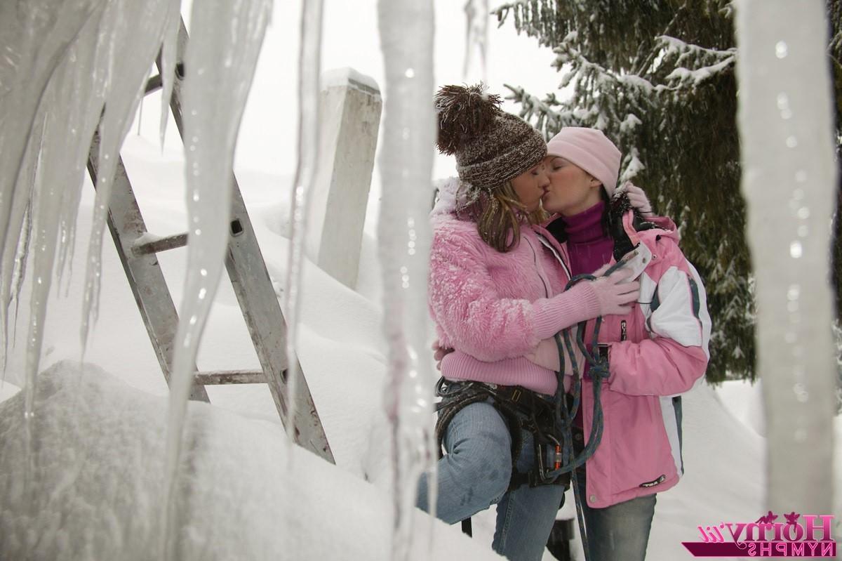 14P Teen lesbians playing with pussies during the wintertime