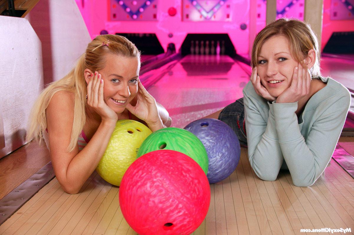 15P Two teenage cuties toying their juicy pussies after bowling