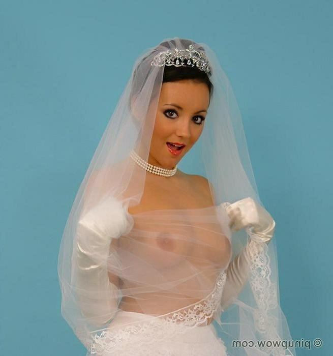 16P Sexy Bride Stripping To Her Stockings