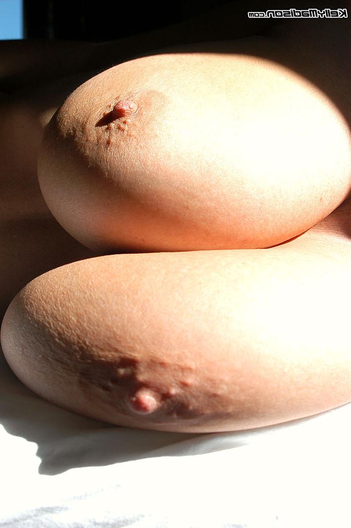 16P Mature Bitch Plays With Her Tiggo Bittes And Nipples Alone