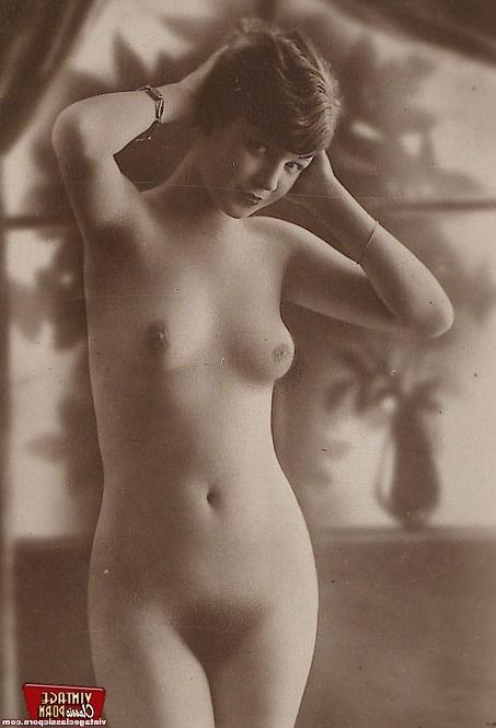 12P Several ladies from the twenties showing the goods