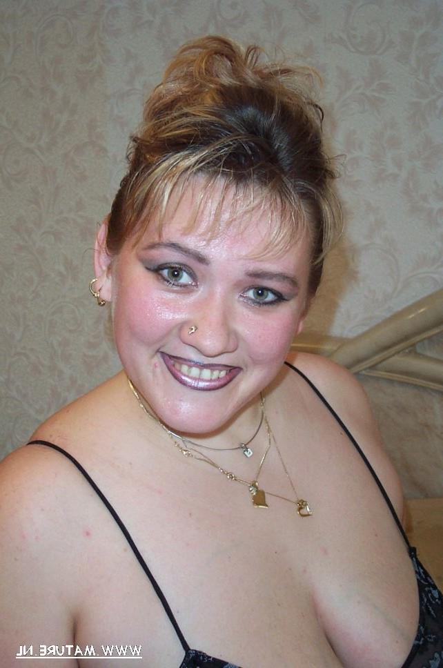 16P Big titted mature slut getting nasty and dirty
