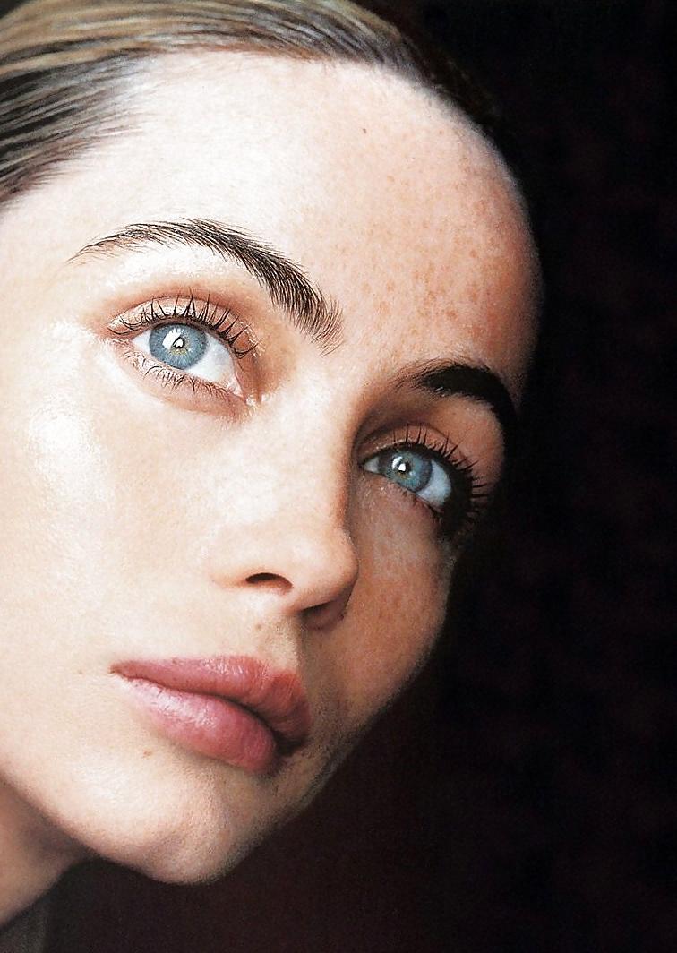 25P Emmanuelle Beart  N15