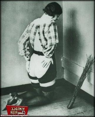 12P Several ladies showing their big juicy vintage ass