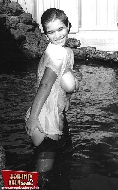 12P Suzanne Pritchard showing her big magnificent natural boobs