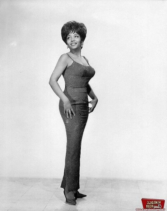 12P Black babes from the sixties showing their big natural boobs