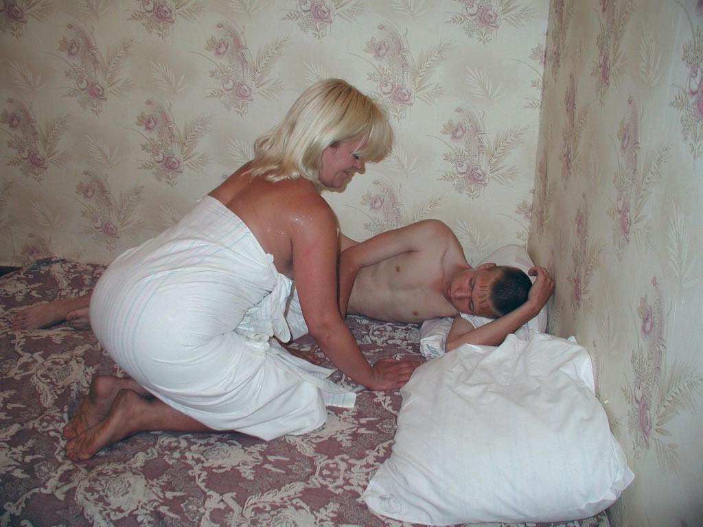 20P Horny blonde mature getting her pussy pounded by young cock