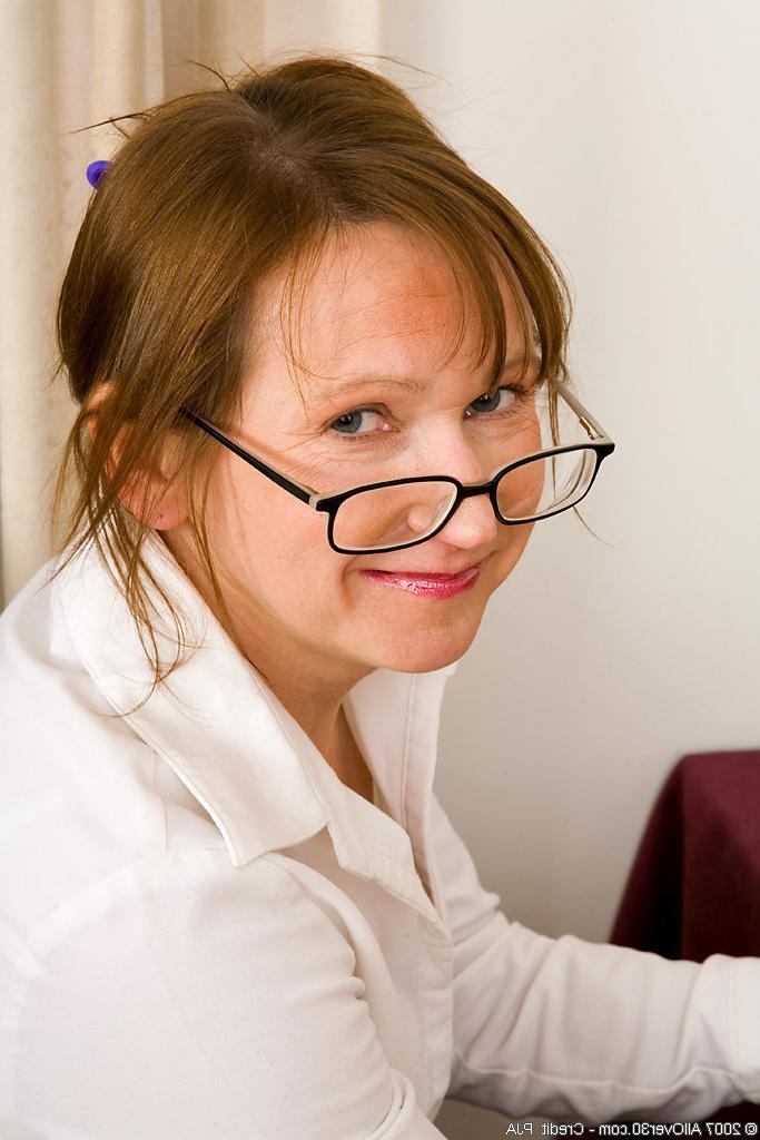 16P older secretary gets to play with her thigh high nylons at work