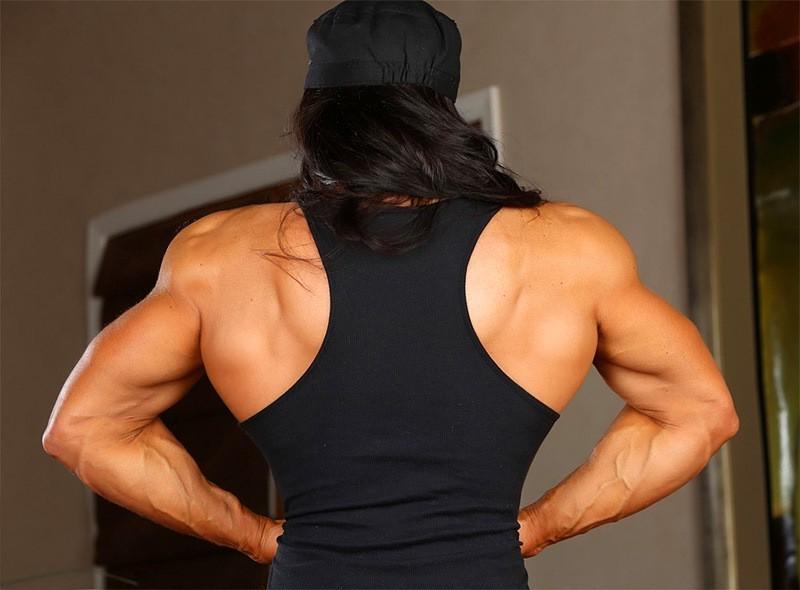 12P Busty Muscle Woman Angela Salvagno