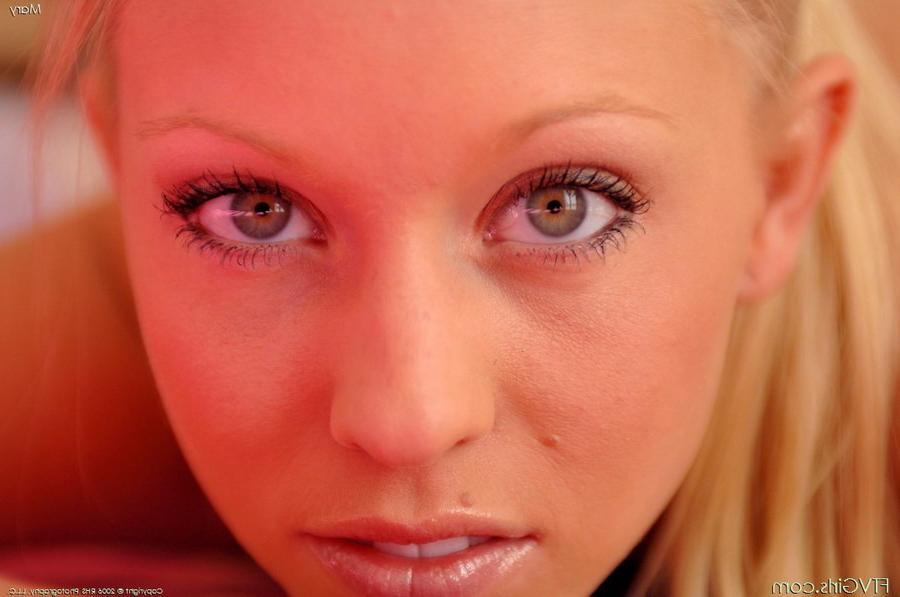 16P Mary - Pink Panty Play. Objects insertion