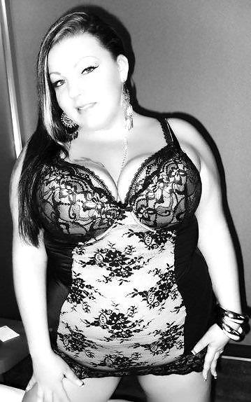 15P Curvy Facebook Slut