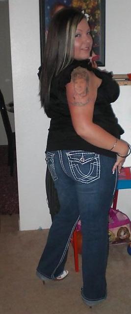 15P Curvy Facebook Slut
