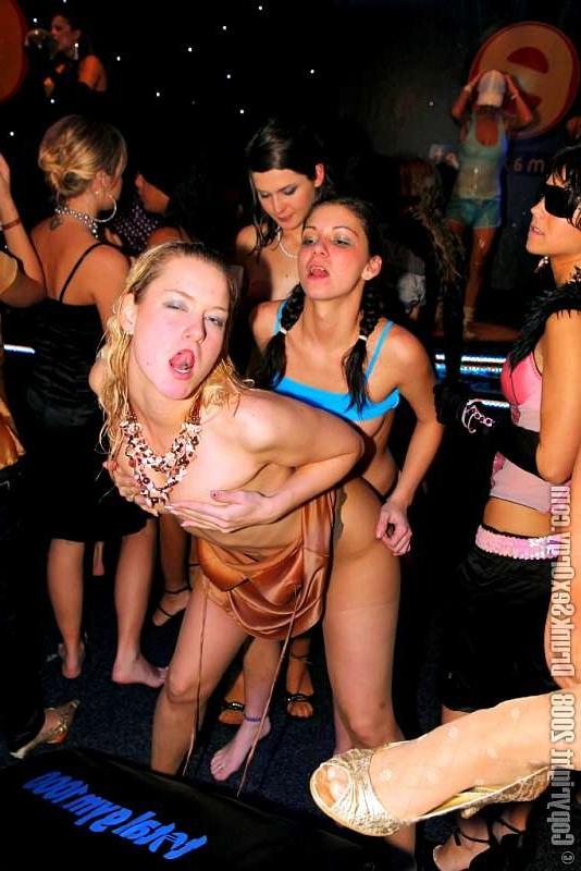 20P Tipsy models enjoy the doggie style rectal filling