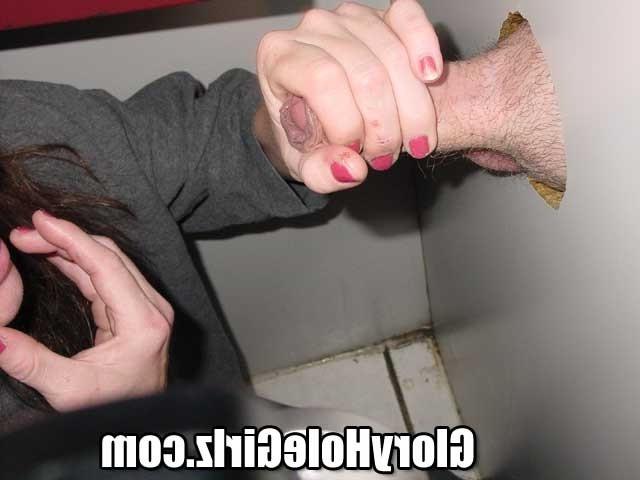16P Amateur girl gloryhole blowjob