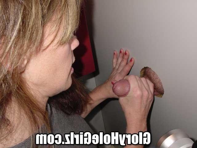 16P Amateur girl gloryhole blowjob