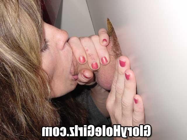 16P Amateur girl gloryhole blowjob