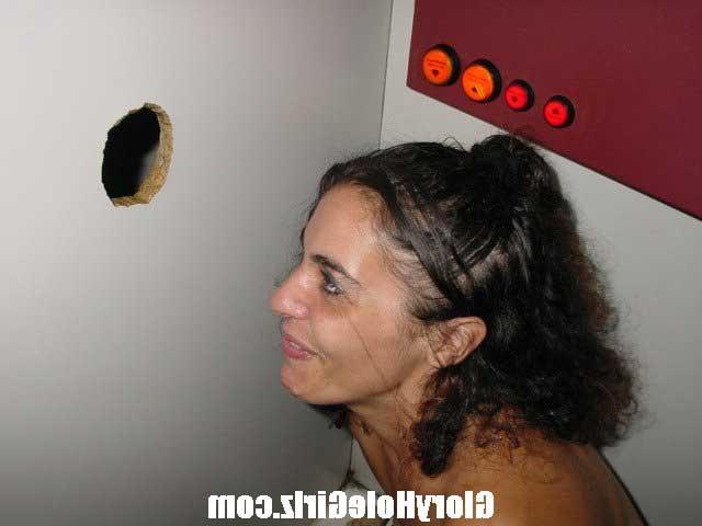 16P Amateur girl gloryhole blowjob