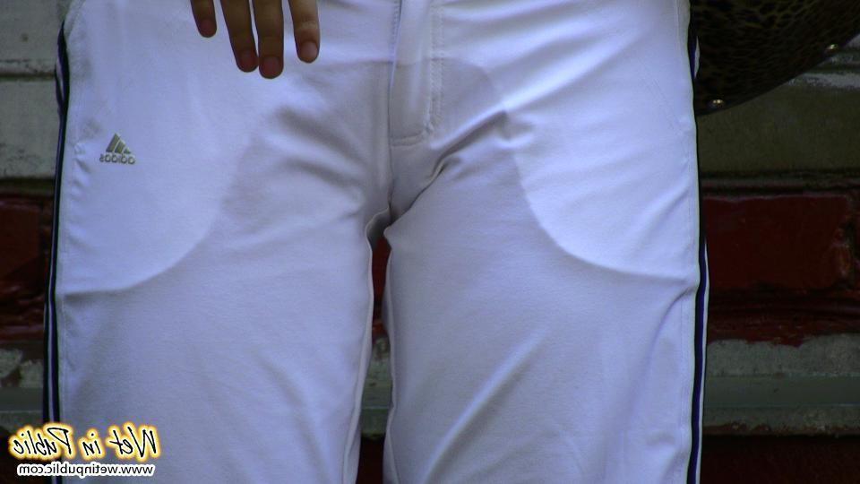 12P Urine-soaked white breeches and nude bold pussy of a public piss-ant