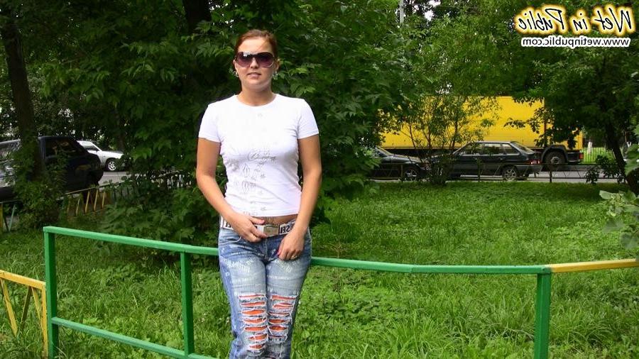 12P Red miss in the shades piss-drenches her fashion torn jeans outdoors