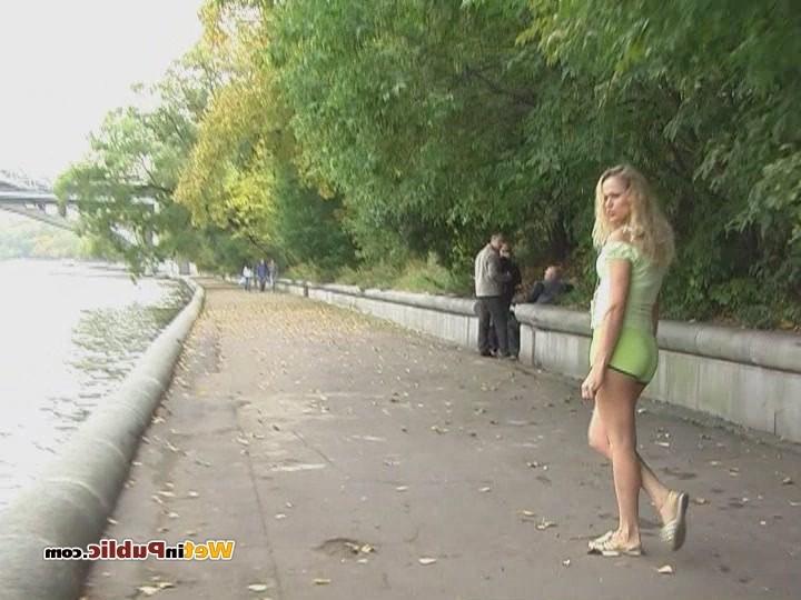 12P Blonde sports pussycat pissed in her green shorts right during jogging