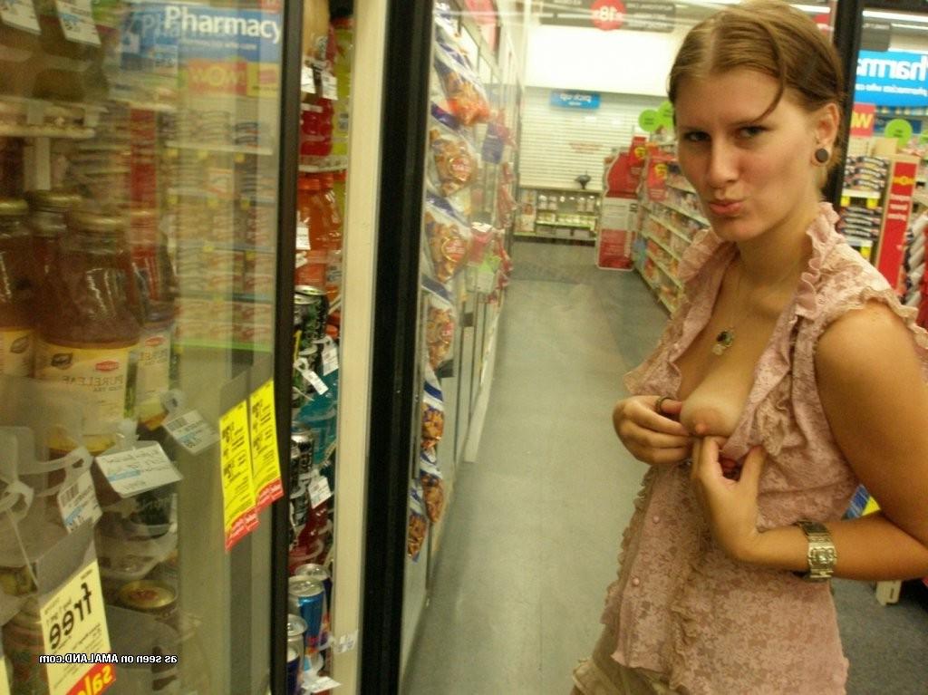 15P Exhibitionist amateur teen girlfriend flashing in public places
