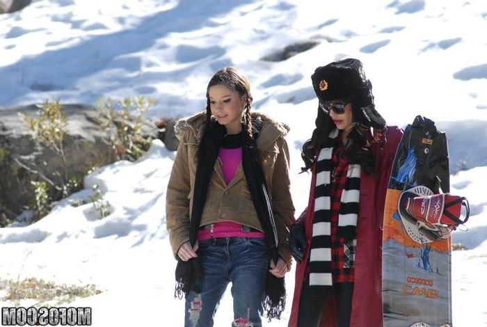 12P Nasty snow chicks