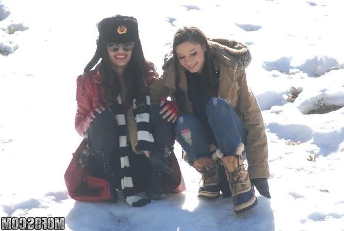 12P Nasty snow chicks
