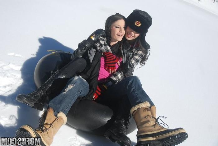 12P Nasty snow chicks