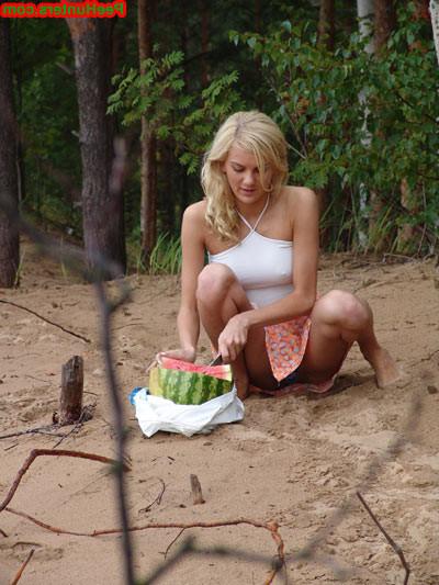 16P Blonde teen pissing in the beach