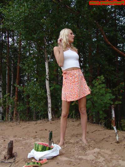 16P Blonde teen pissing in the beach