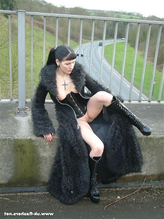 15P Gothic exhibitionist peeing and toying in public