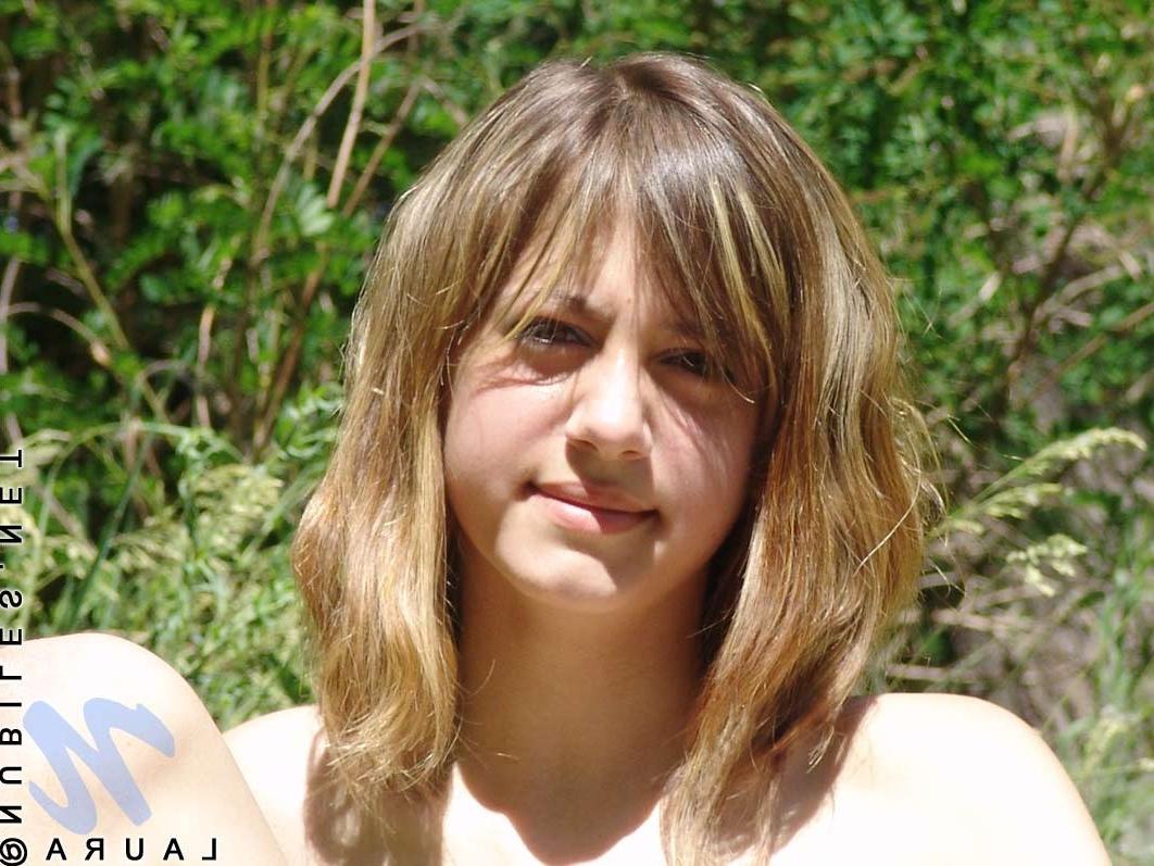18P Shaved teen muff outdoors
