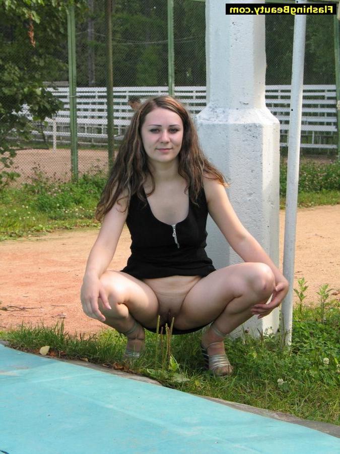 17P Brunette girl showing her pussy in public