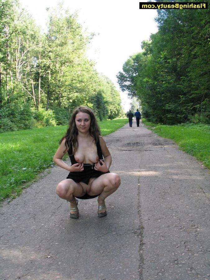 17P Brunette girl showing her pussy in public