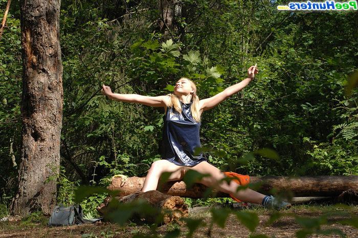16P Girl stops to smoke a cig and take a leak in woods