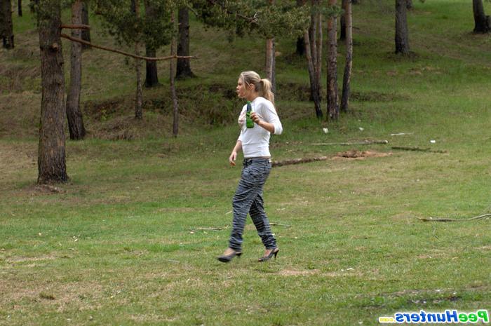 16P Girl goes to the woods to piss and smoke a cig
