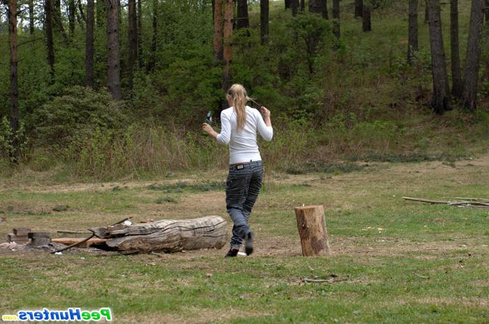 16P Girl goes to the woods to piss and smoke a cig