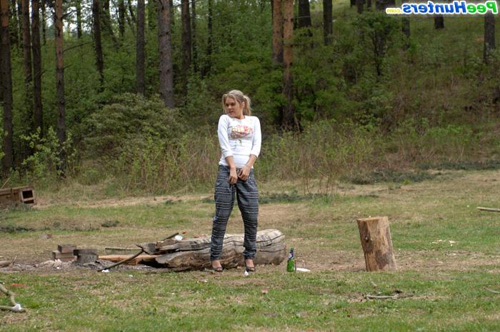 16P Girl goes to the woods to piss and smoke a cig