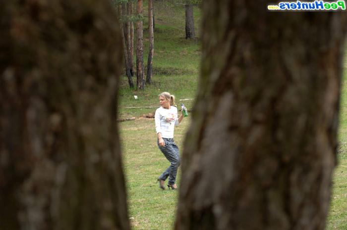 16P Girl goes to the woods to piss and smoke a cig