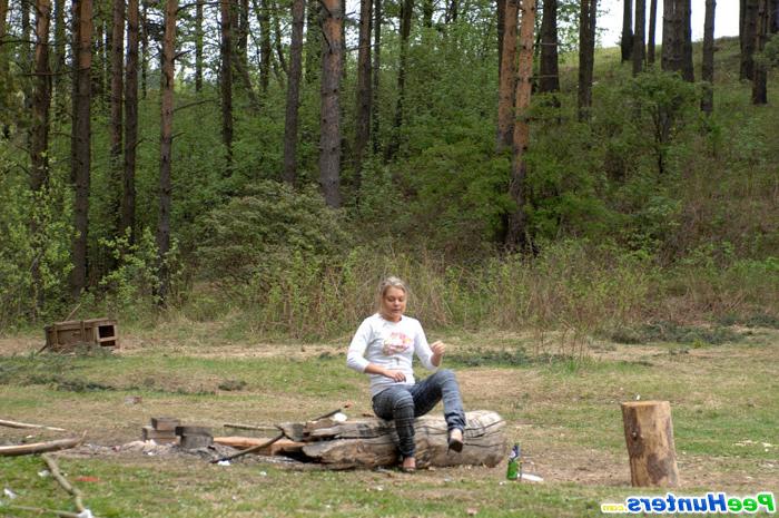 16P Girl goes to the woods to piss and smoke a cig