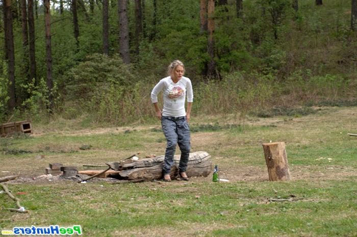 16P Girl goes to the woods to piss and smoke a cig