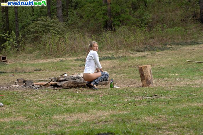 16P Girl goes to the woods to piss and smoke a cig