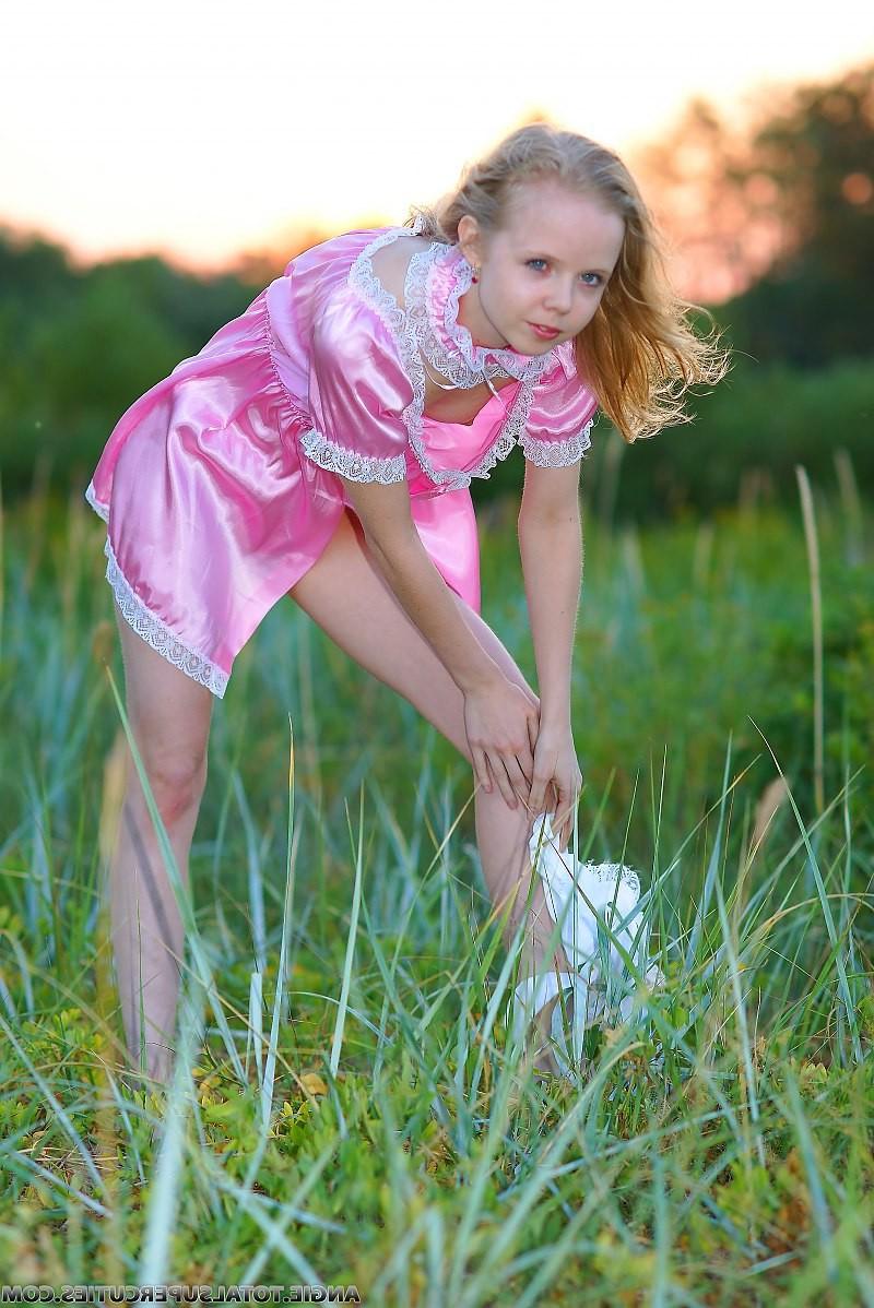 12P Cute Angie Strips in The Field