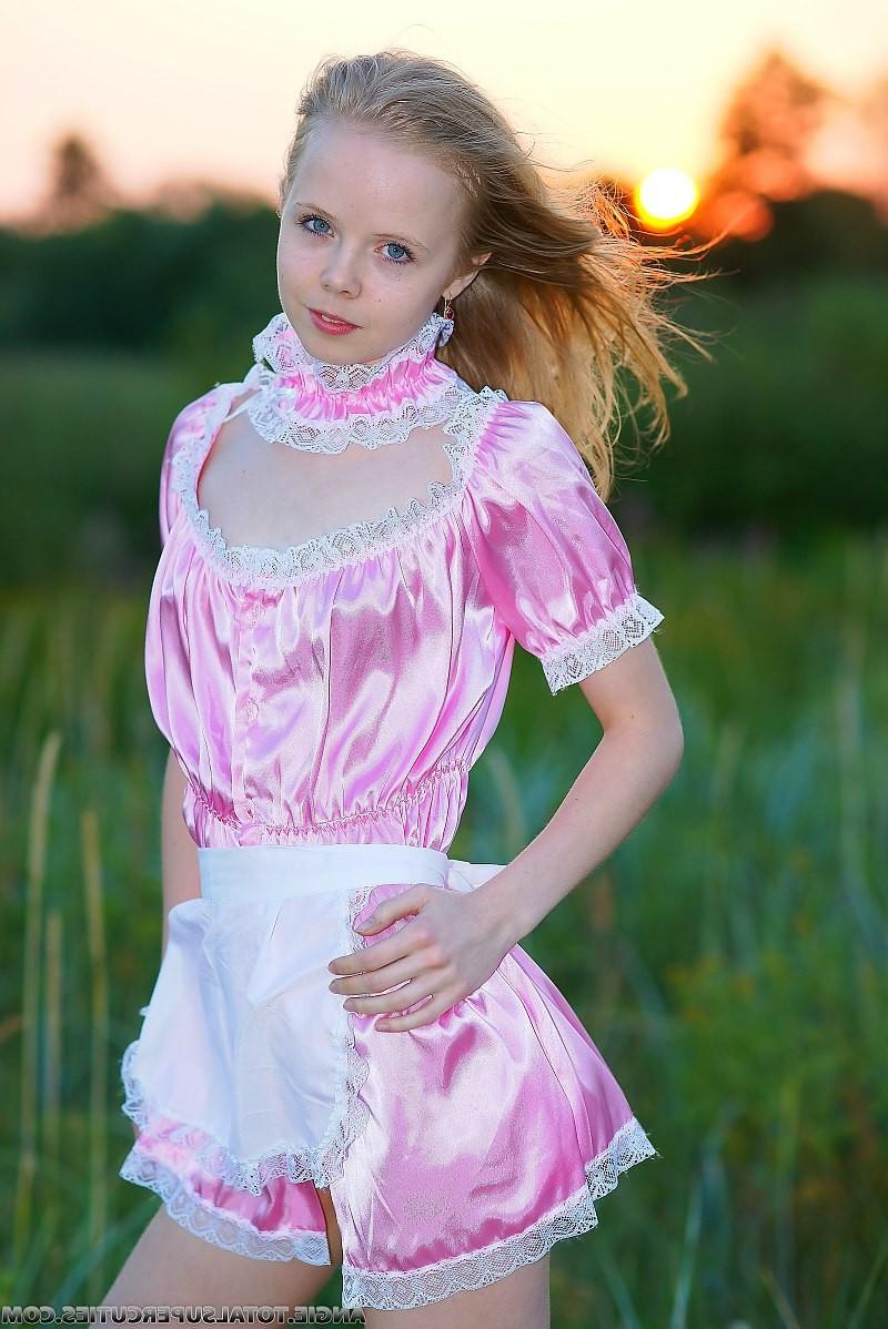 12P Cute Angie Strips in The Field