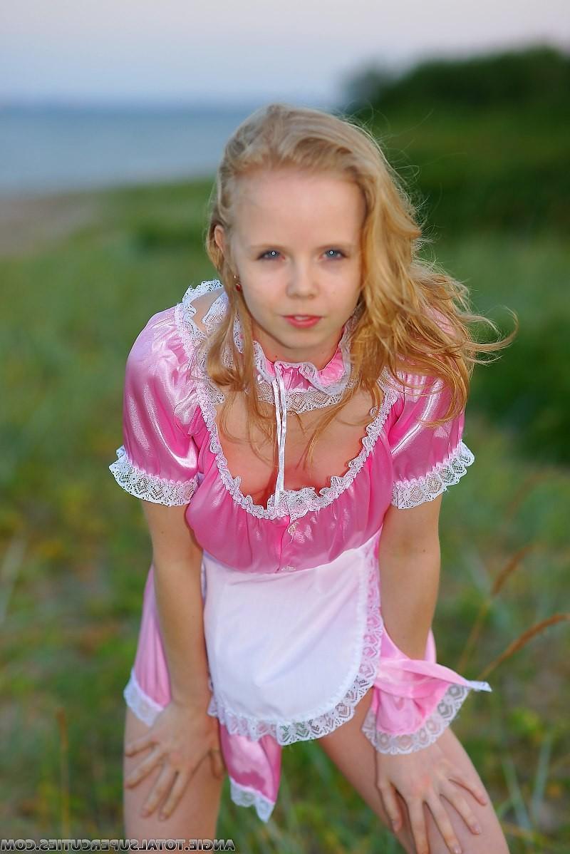 12P Cute Angie Strips in The Field