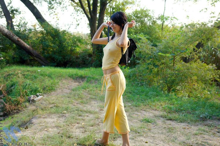15P Topless amateur teenie letting her juicy assets exposed in the woods