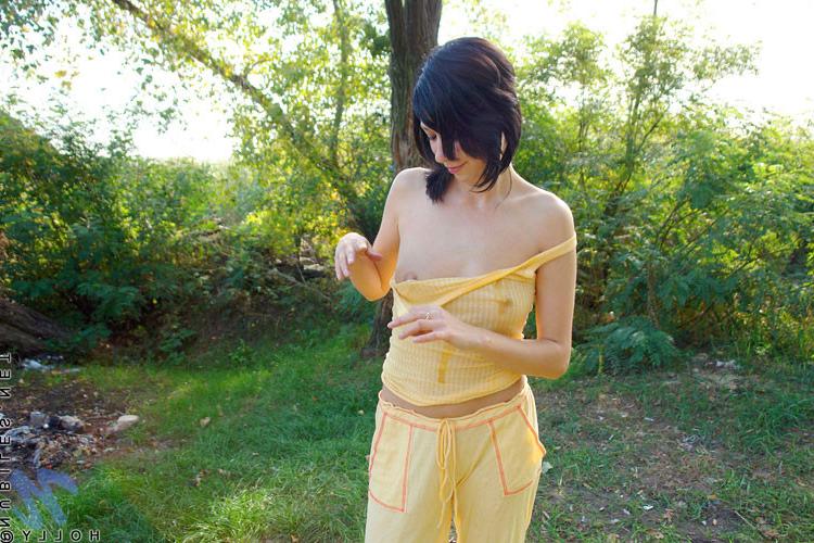 15P Topless amateur teenie letting her juicy assets exposed in the woods