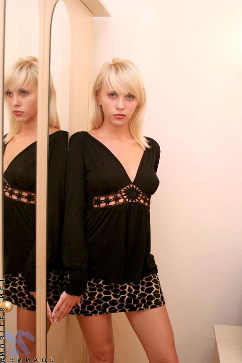 15P Daring hot babe pops out her juicy tits out of her black blouse
