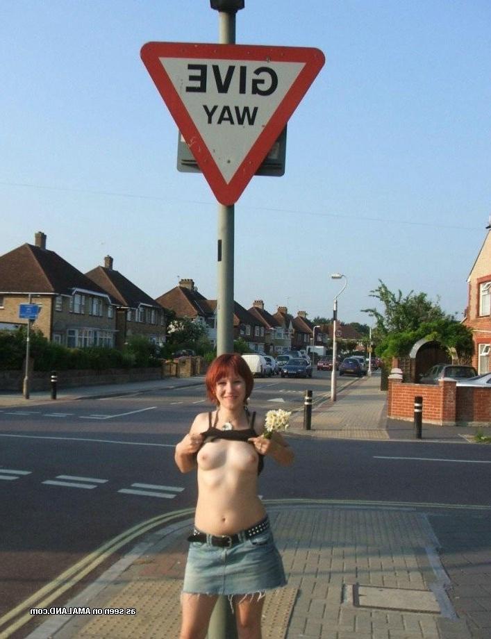 15P Redhead GF gets naked in public and in a field in homemade pix